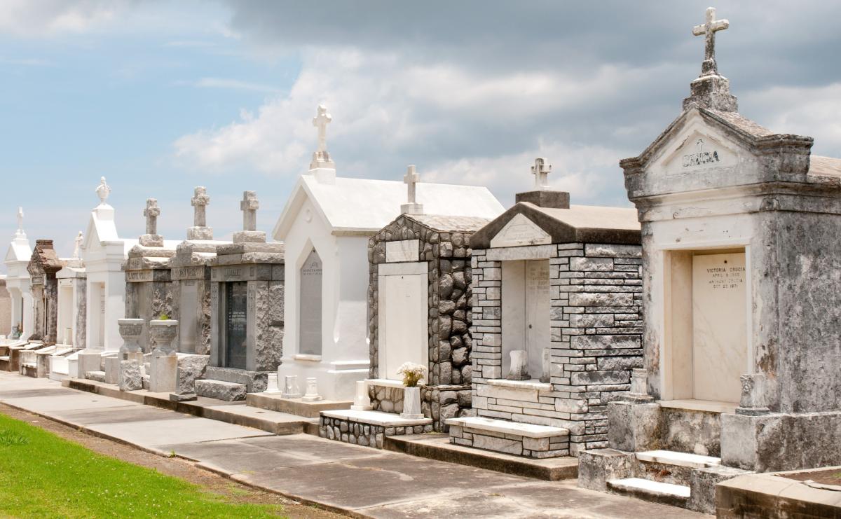 Architecture of the New Orleans Sarcophagus Tomb - These sarcophagus tombs were built by stonecutters who had roots in either American New Orleans culture or the Northeast US - March 12 2023 - Rome Monument