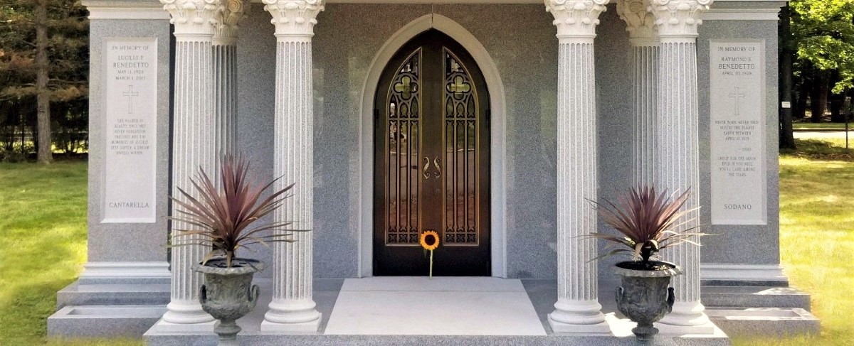 Bronze Door Picture - American mausoleum design styles include modern bronze doors March 18 2023 Rome Monument