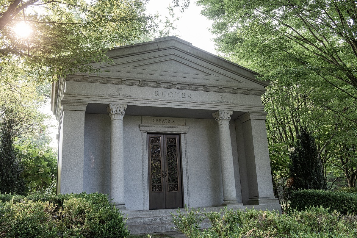 For mausoleum delivery and installation fees in the US, please call Vince Dioguardi at 724-770-0100 or email him at info@romemonuments.com, for an exact cost.