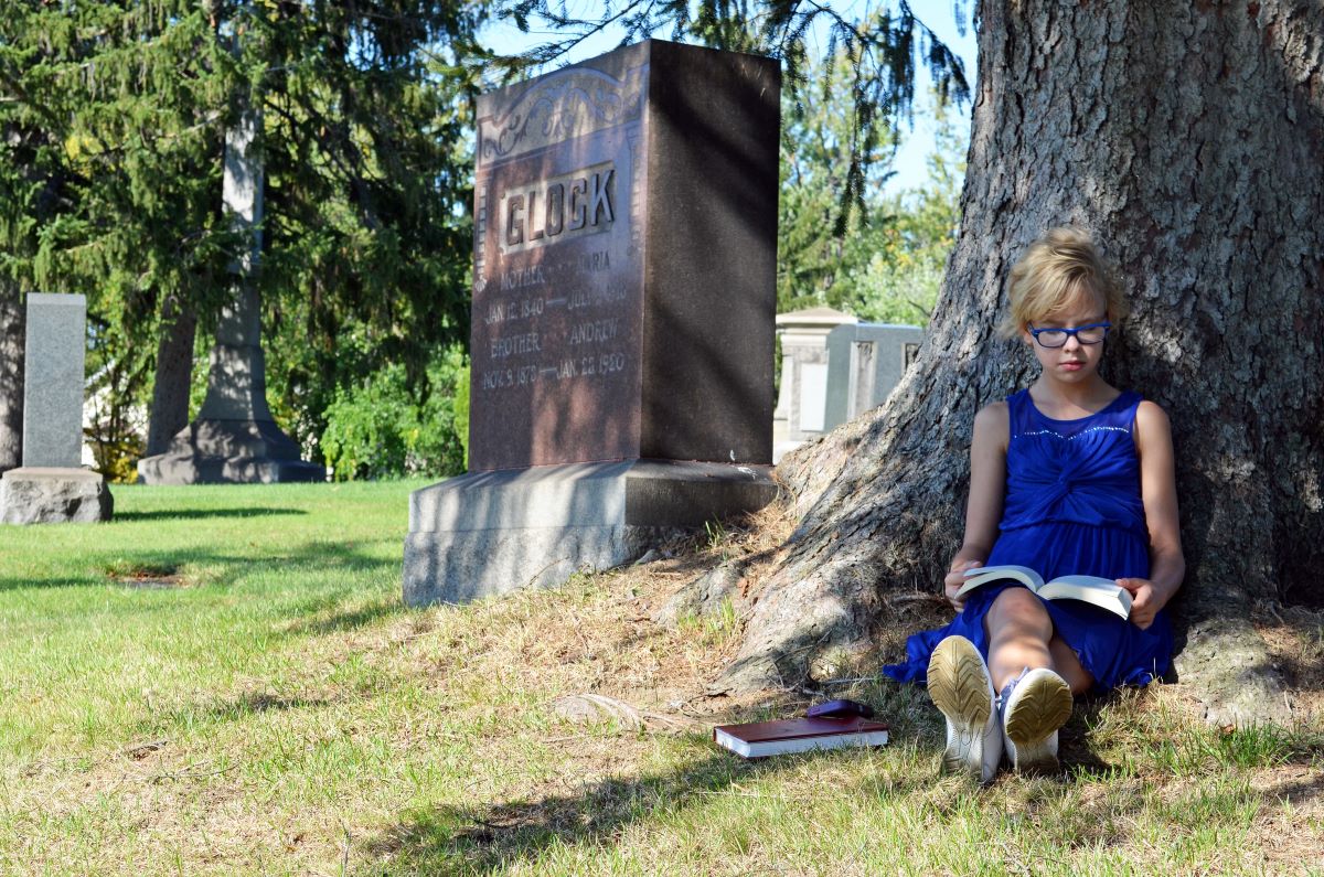 Good Ways To Prepare For A Visit To A Family Memorial - Taking the time to visit the gravesite of a parent, spouse, family member or friend is a great opportunity